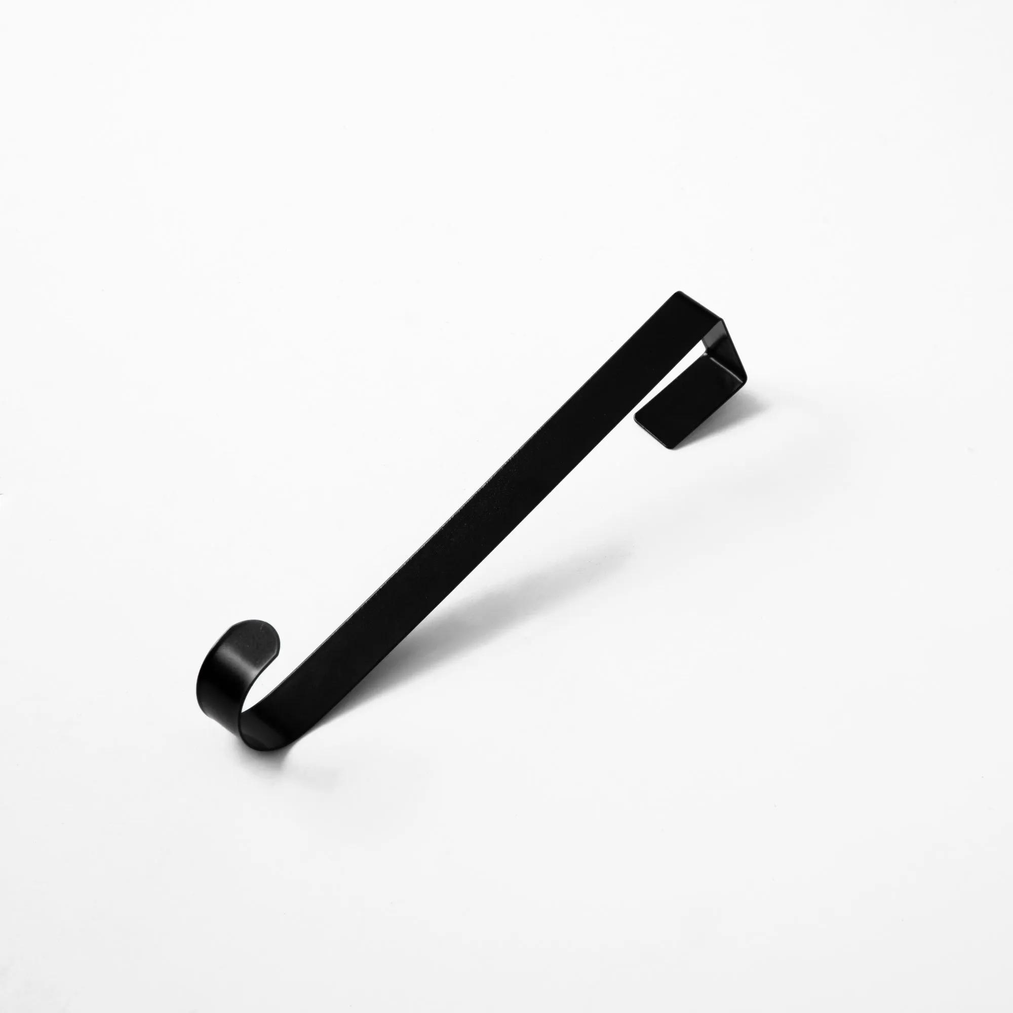 Classic Over Door Black & White Metal Wreath Hanger